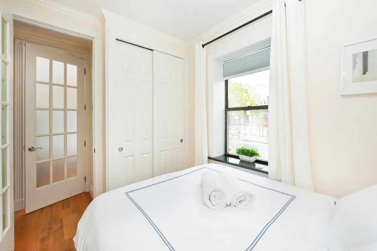 Three Bedroom West Village Townhouse New York 0*,